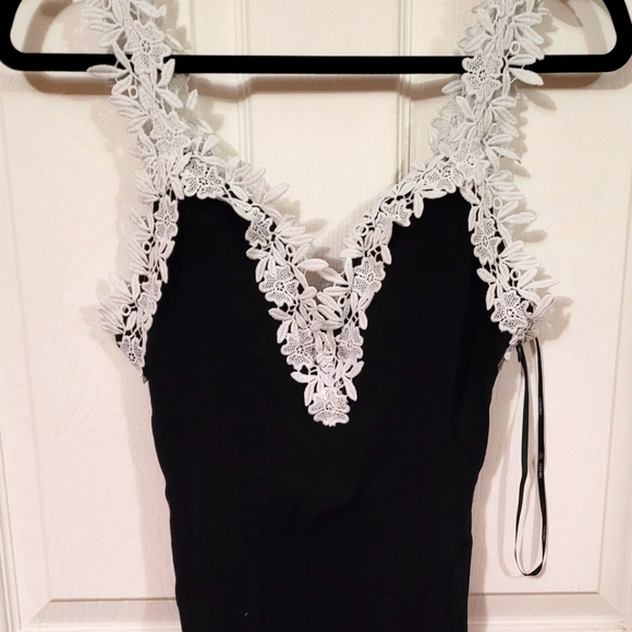 Black dress with white lace - Picture 1 of 3